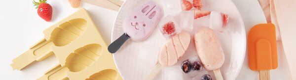 S pružnými silikónovými alebo odolnými plastovými formami na nanuky zvládnete ľahko pripraviť domáce osvieženie.