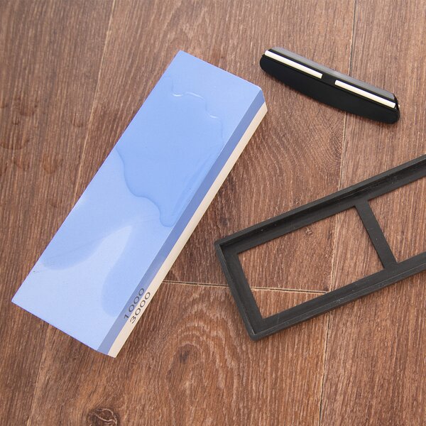 Brúsny kameň s podložkou a úchytom na nože