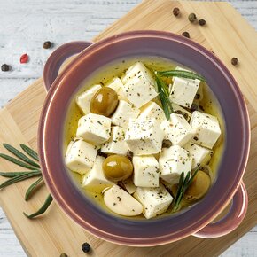 Hrniec na sadlo s vekom 1,1 l 