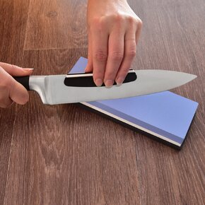 Brúsny kameň s podložkou a úchytom na nože