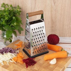 Strúhadlo štvorhrané s rukoväťou