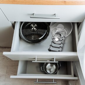 Odkvapkávač tanierov UROVNEJTO