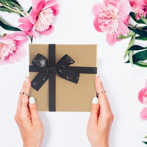 Darčeková krabica 15,5x15,5x8 cm